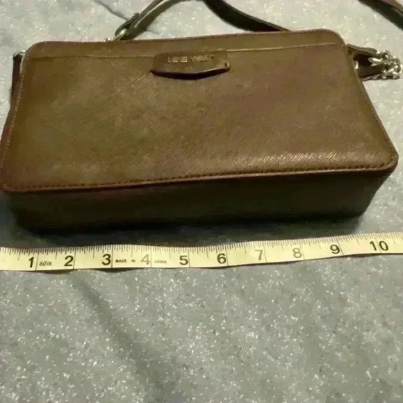 Nine West Crossbody brown with silver hardware. Snap closure and zipper pockets. - Picture 11 of 11